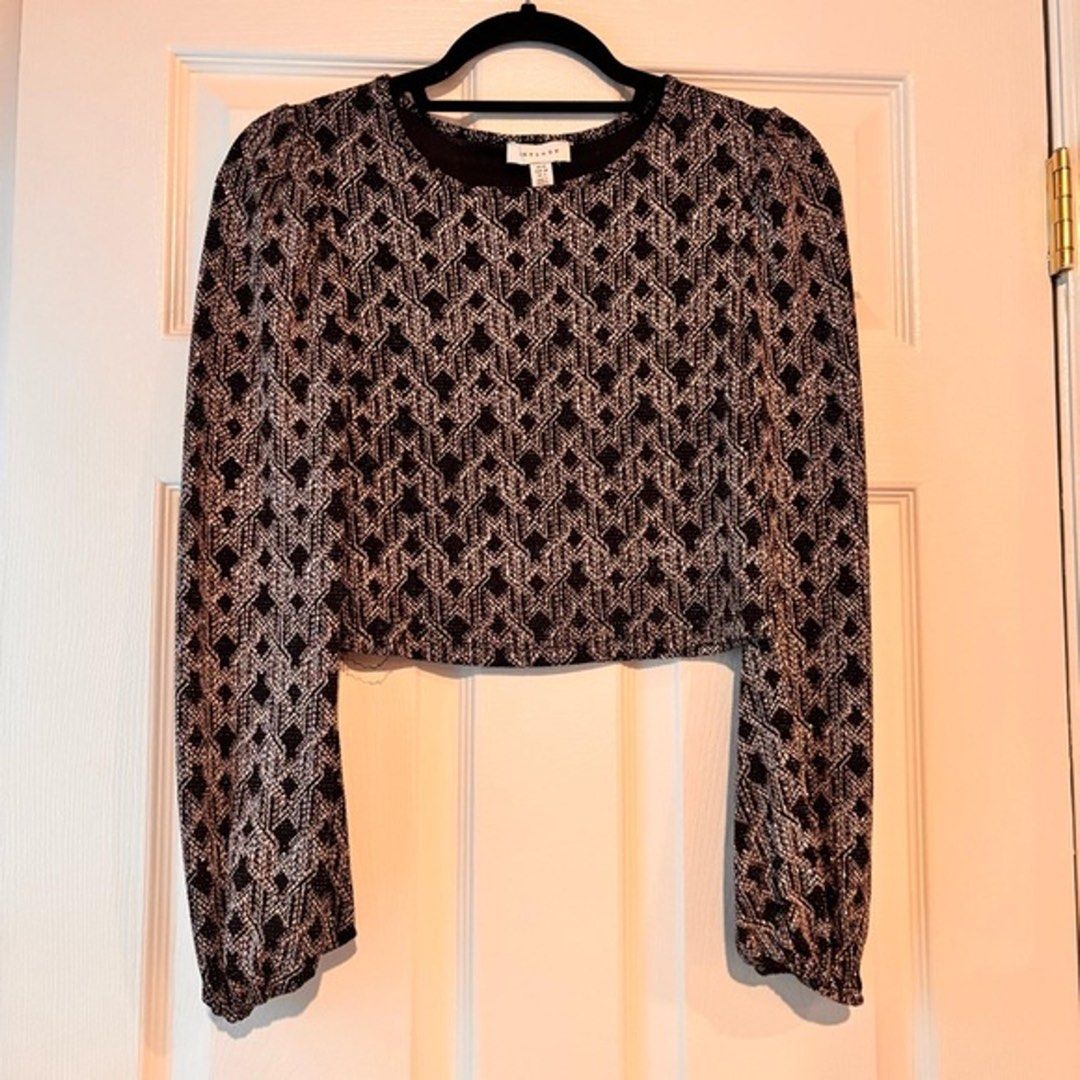 Topshop full sleeves crop top (Category: Blouses) located in Makati City. Submitted by cleaning.my.closet (Listing ID 1461288564, Image 1). Description: Chic black and gold geometric crop top with long sleeves and gathered cuffs. Worn once only. .