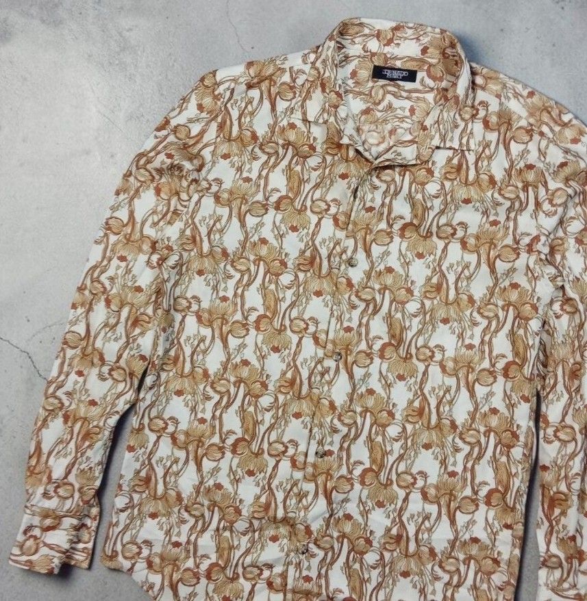 TORNADO MART FLORAL BUTTON DOWN SHORT LONGSLEEVE (Category: Formal Shirts) located in Manila. Submitted by kinstugi.pieces (Listing ID 1461291974, Image 2). Description: Dimes: Width 19 inches Shoulder 17 Sleeve Length 25 Length 28 Hem 19 Origin: Japan Materials: Silk 100% Authentic Minimal Stitching Sep. Color Rate: 10-10 Condition: 10-10 Presentable to Use Add Shipping fee.