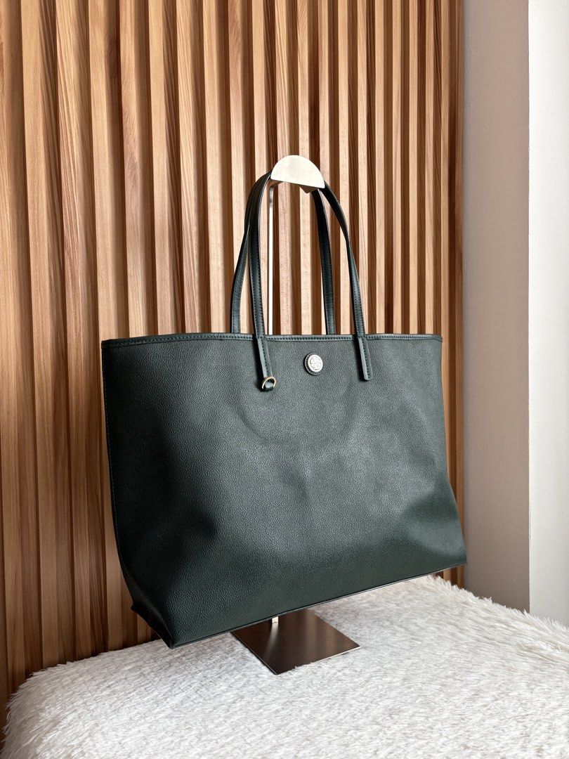 TORY BURCH CAMERON TOTE IN EMERALD GREEN (Category: Clutches) located in Imus. Submitted by dumpitlikeaqueen (Listing ID 1461142777, Image 2). Description: • Minimal signs of usage & water stains • Open for layaway • Instagram Shop: @dumpitlikeaqueen.