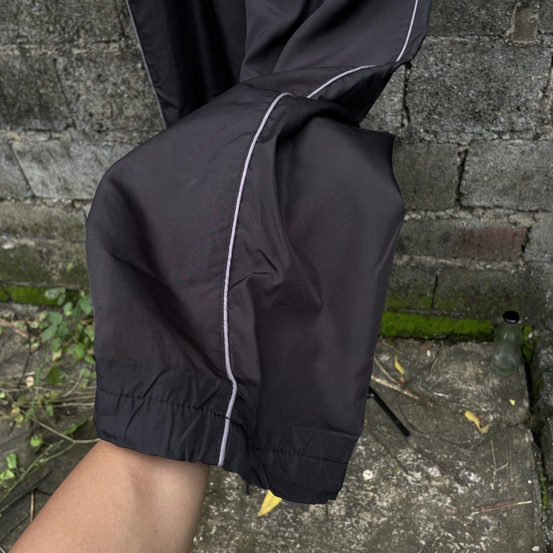 Trackpants (Category: Hiking & Camping) located in Urdaneta. Submitted by rthrift_shop19 (Listing ID 1461149090, Image 3). Description: Width: 27” (Stretchable) Length: 40.5” Leg Hole: 9” Condition 9/10 Color Rate 8/10 Mode of Payment: Gcash, Gotyme, Bank Transfer Delivery via J&T Express.
