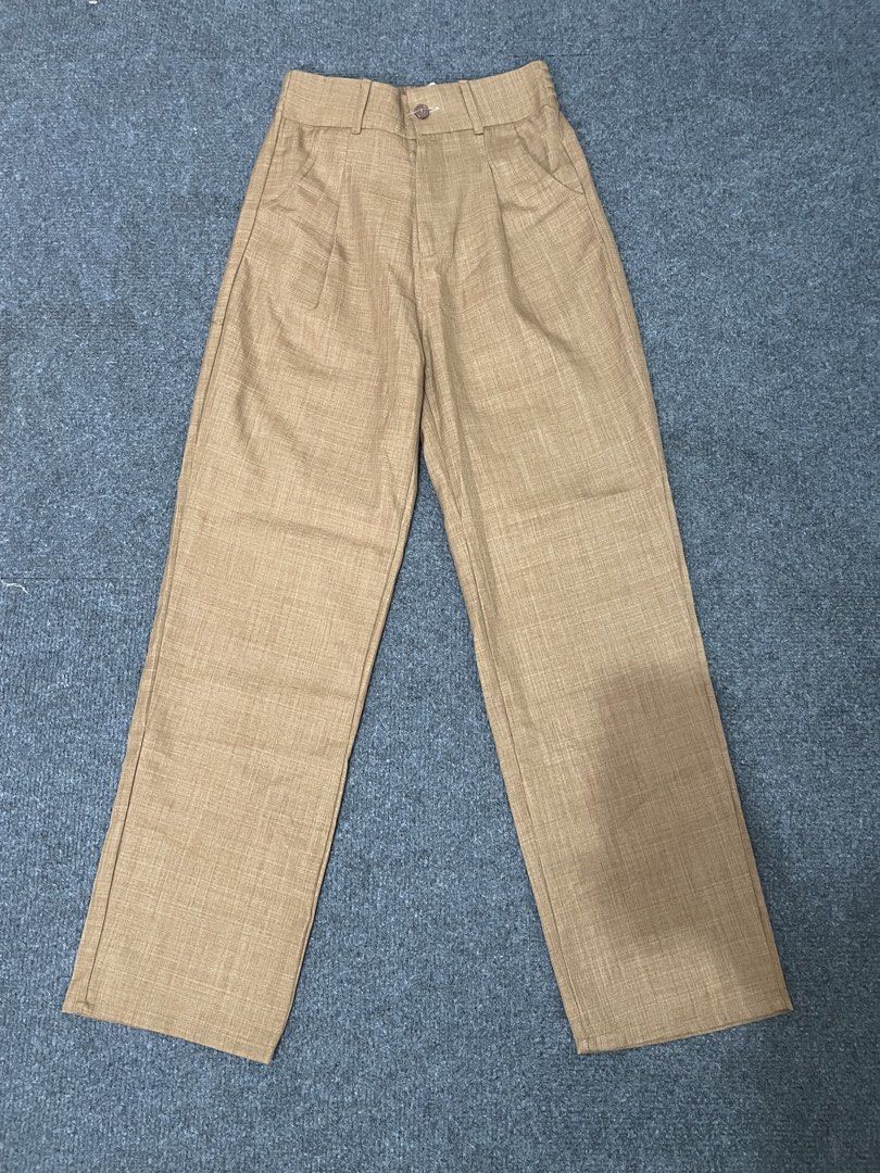 Trouser pants (Category: Trousers) located in Quezon City. Submitted by biancakingggg (Listing ID 1461268520, Image 1). Description: .