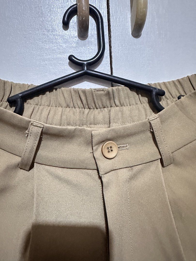 Trouser shorts (Category: Shorts) located in Tandag. Submitted by kawaiispreloved (Listing ID 1461256311, Image 2). Description: Good as brand new Ukay source 25-26.