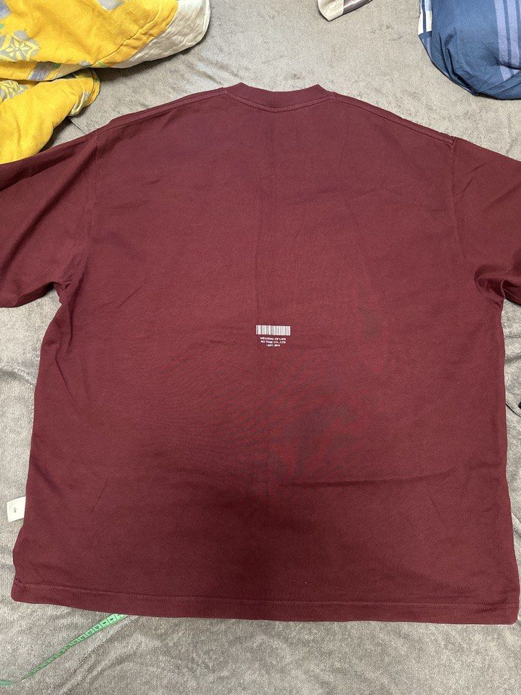 深紅短袖T恤tee （分類：T-shirt、恤衫、有領衫）位於 Hong Kong。 由 lmc.xx 提交（商品編號 1461225636，圖片 5）。簡介： 胸123 衣長76 Size XL 個人閒置下來的衣服，默認微瑕，完美主義勿拍。 大瑕疵會拍出，仔細看圖。 sf到付 恆生或Payme 或alipay付款 。