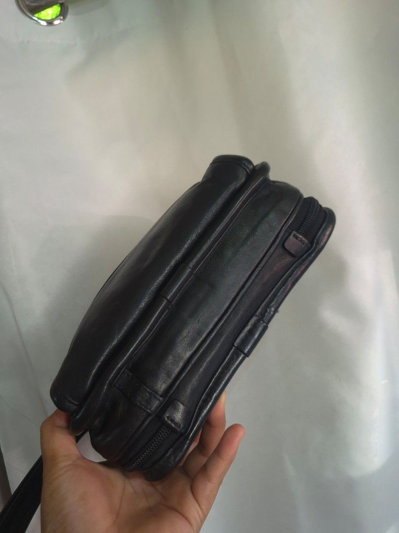 Tumi Alpha Nappa Leather Clutch... (Category: Belt bags, Clutches and Pouches) located in Davao. Submitted by bae214214 (Listing ID 1461129962, Image 3). Description: Ptpa Salamat admin Tumi Alpha Nappa Leather Travel Organizer Clutch "92104DH" Dimension Approx: 9.5 x 6 inches Excellent color and condition very minimal sign of usage malinis labas at loob sobrang solid at ganda pa ng bag Price: 7,500 .