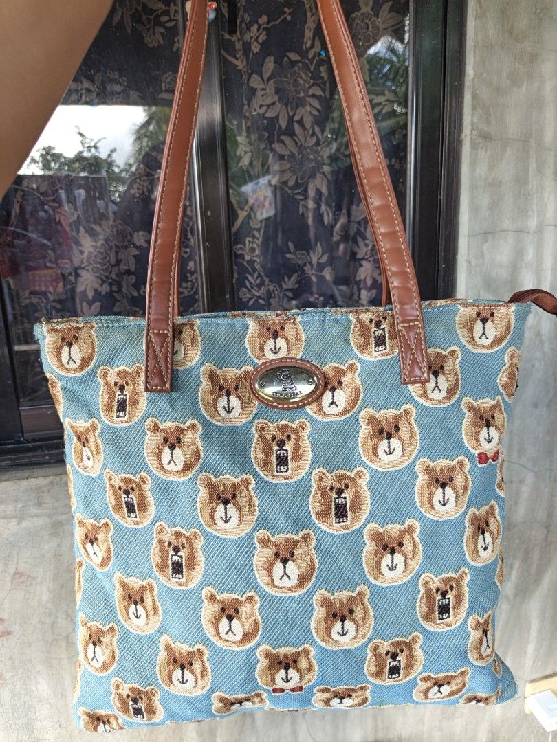 Twn bear shoulder bag (Category: Tote Bags) located in Manila. Submitted by ukay-ukaybylyn (Listing ID 1461122100, Image 1). Description: good condition💯 apaka ganda nya canvas kaya washable super tibay din medium size.