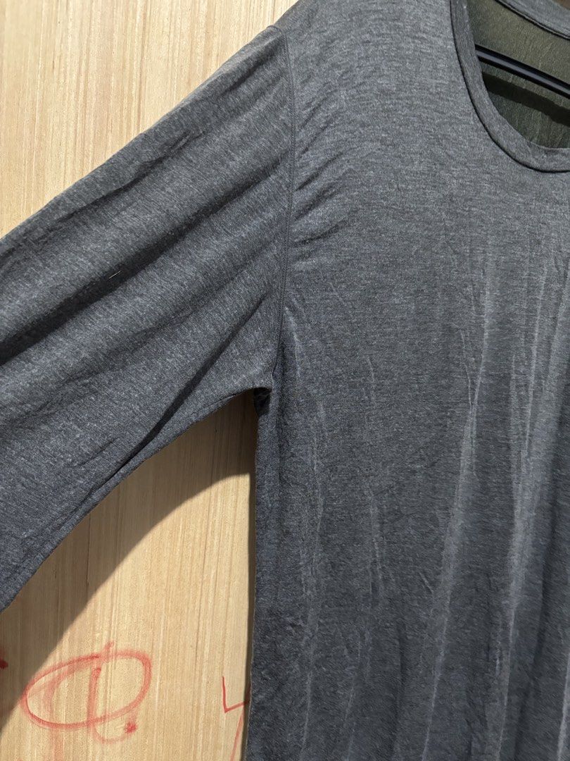 UKAY: Uniqlo Heattech Extra Warm Medium HT607 (Category: Tshirts & Polo Shirts ) located in Quezon City. Submitted by delighted_area (Listing ID 1461188856, Image 3). Description: Ukay sourced, please manage your expectations. In well used condition. Size: Medium.