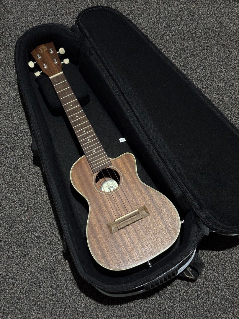 Ukulele DCT (UKC 2132C) (Category: Musical Instruments) located in Bulacan. Submitted by thriftstarph (Listing ID 1461271388, Image 1). Description: PLEASE READ THE DESCRIPTION BELOW‼️ Ukulele Designed By DCT Dream Comes True UKC 2132C With Bag From Japan No battery included No Issue.