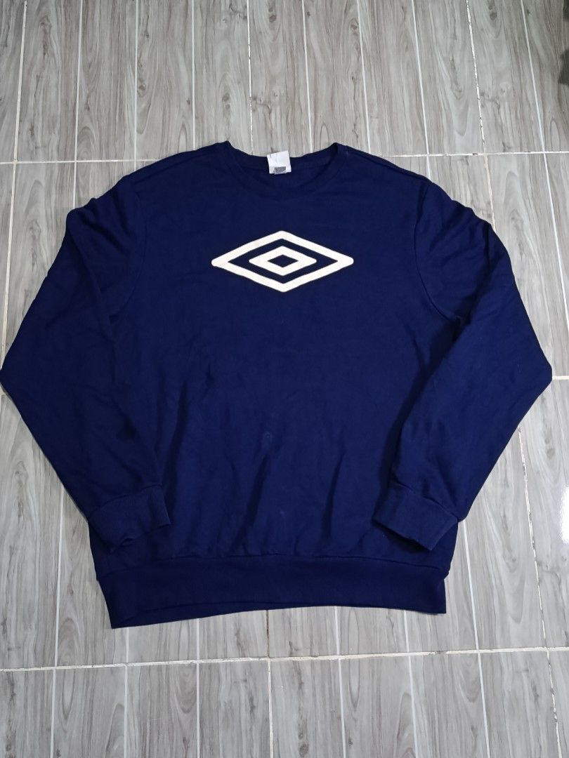 UMBRO SWEATER JACKET (freeshipping) (Category: Coats, Jackets and Outerwear) located in Quezon City. Submitted by gyl-stop (Listing ID 1461128481, Image 1). Description: free shipping 26 x 30.5 excellent condi cr: 9.8/10 issue: need wash and cut wash tags.