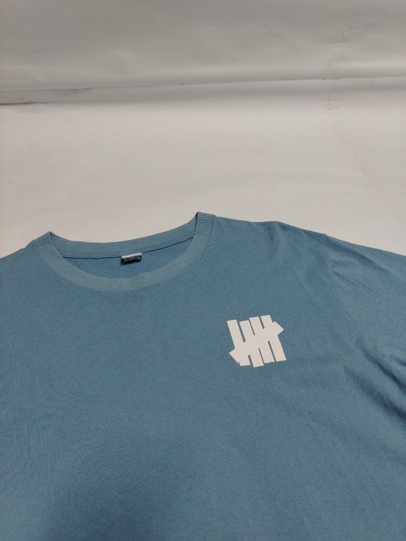 Undefeated (Category: Tshirts & Polo Shirts ) located in Bocaue. Submitted by adrianberi35876 (Listing ID 1461246366, Image 3). Description: Undefeated Width:19.3 Length:28 Condition:9.3/10 Color Rate:9.3/10 Issue:Cut washtag only Due to lighting Kaya ganyan parang kupas pero color gray blue sya 📩 📩 📩 📍 Bocaue,Bulacan.