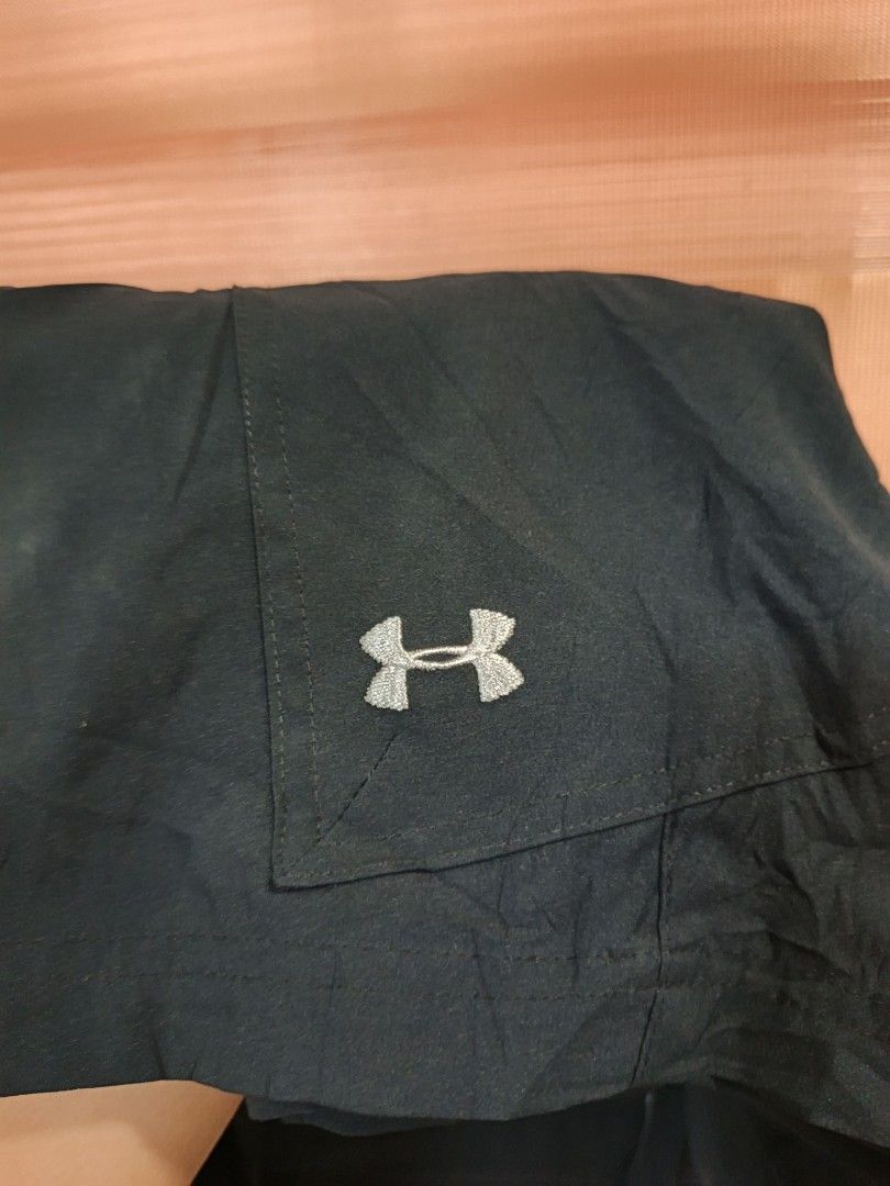 Under Armour Nylon Cargo Shorts (Category: Shorts) located in Cabuyao City. Submitted by dthrifts (Listing ID 1461233790, Image 2). Description: 40-41 W 21 L Authentic Quick Dry / Stretchable Excellent Condition.