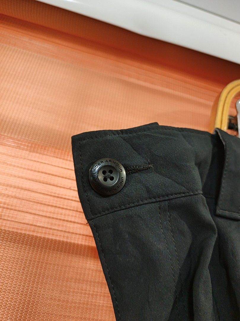 Under Armour Nylon Cargo Shorts (Category: Shorts) located in Cabuyao City. Submitted by dthrifts (Listing ID 1461233790, Image 3). Description: 40-41 W 21 L Authentic Quick Dry / Stretchable Excellent Condition.