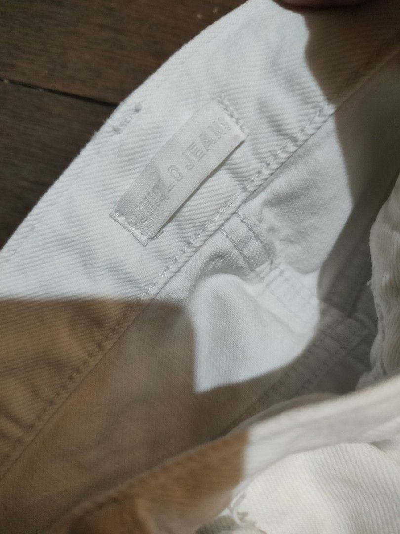 UNIQLÓ denim Baggy jeans Light Blue (Category: Jeans) located in Valencia. Submitted by thriftpingniever (Listing ID 1461250531, Image 3). Description: UNIQLÓ denim Baggy jeans Light Blue 📌Like new 📌Waist 32 📌Length 45 📌Hem 9.