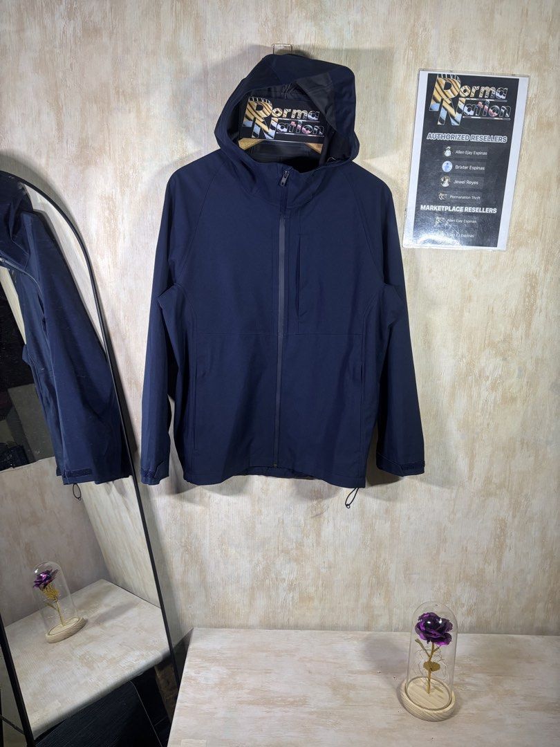 UNIQLO BLOCKTECH (Category: Coats, Jackets and Outerwear) located in Cabuyao City. Submitted by pormanation-thrift-store (Listing ID 1461144015, Image 1). Description: UNIQLO BLOCKTECH Condition: LIKE NEW Color rate: 10/10 Size: SMALL Dimes: 21”Wx26”L Issue: NONE❌ Price: 1500.