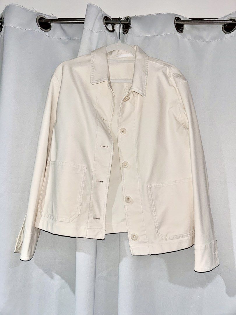 Uniqlo Cream Jersey Jacket (Category: Coats, Jackets and Outerwear) located in Cainta. Submitted by unboxingstuff (Listing ID 1461284764, Image 1). Description: - Cream colored utility/jersey jacket - Button front closure - Two front pockets - Collared neckline - Long sleeves with button cuffs - Classic workwear style - Great for layering - Size: L (can fit XL) .