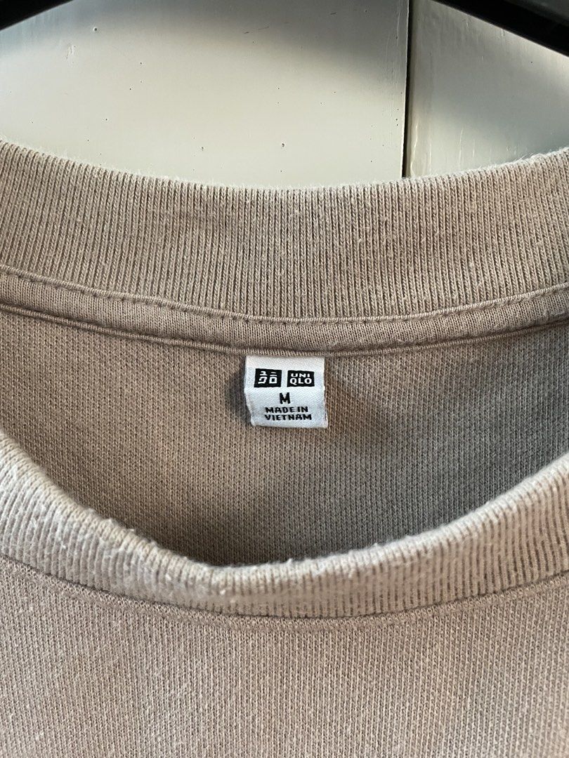 Uniqlo Crewneck Sweatshirt (Category: Longsleeves) located in Tagum. Submitted by declutterflyy (Listing ID 1461120577, Image 2). Description: .