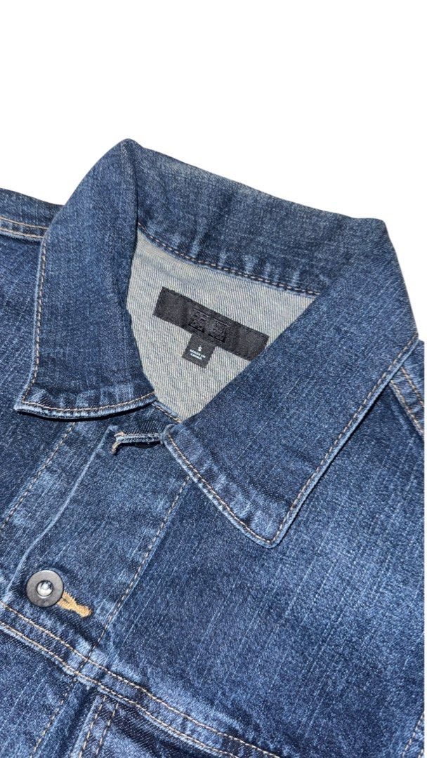 Uniqlo denim Jacket (Category: Coats, Jackets and Outerwear) located in Baguio. Submitted by zeemoda01 (Listing ID 1461250496, Image 3). Description: Small women’s .
