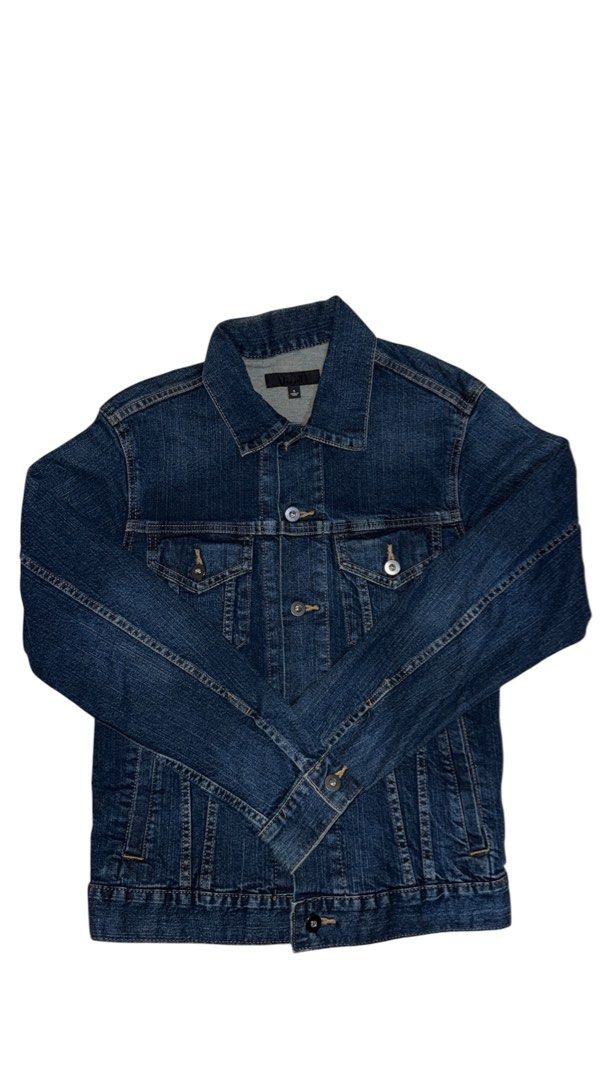 Uniqlo denim Jacket (Category: Coats, Jackets and Outerwear) located in Baguio. Submitted by zeemoda01 (Listing ID 1461250496, Image 1). Description: Small women’s .