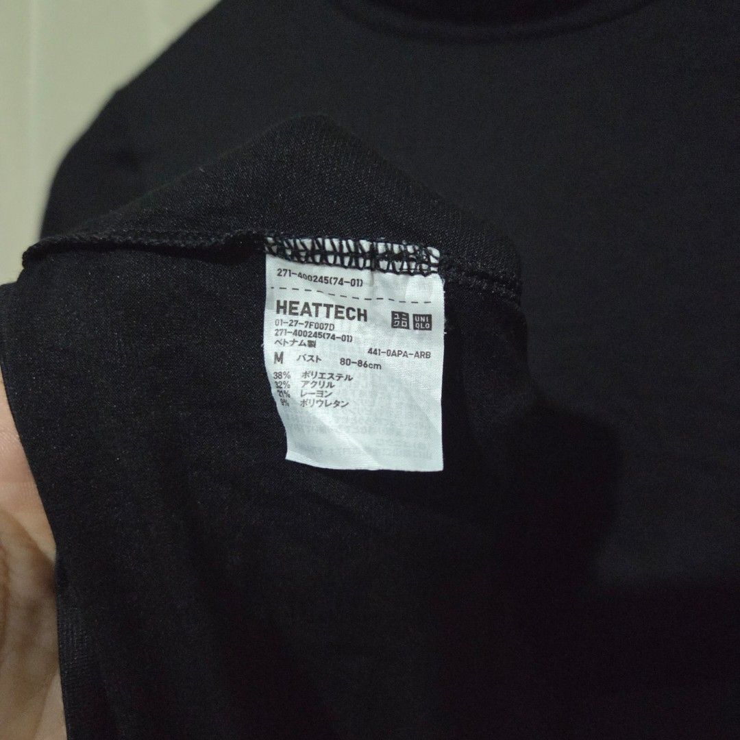 UNIQLO HEATTECH TURTLE NECK (Category: Longsleeves) located in Santiago. Submitted by fromboxes (Listing ID 1461168367, Image 2). Description: Like new Ships thru J&T Isabela North Luzon Shipping Nationwide No rush shipping 😊😊.