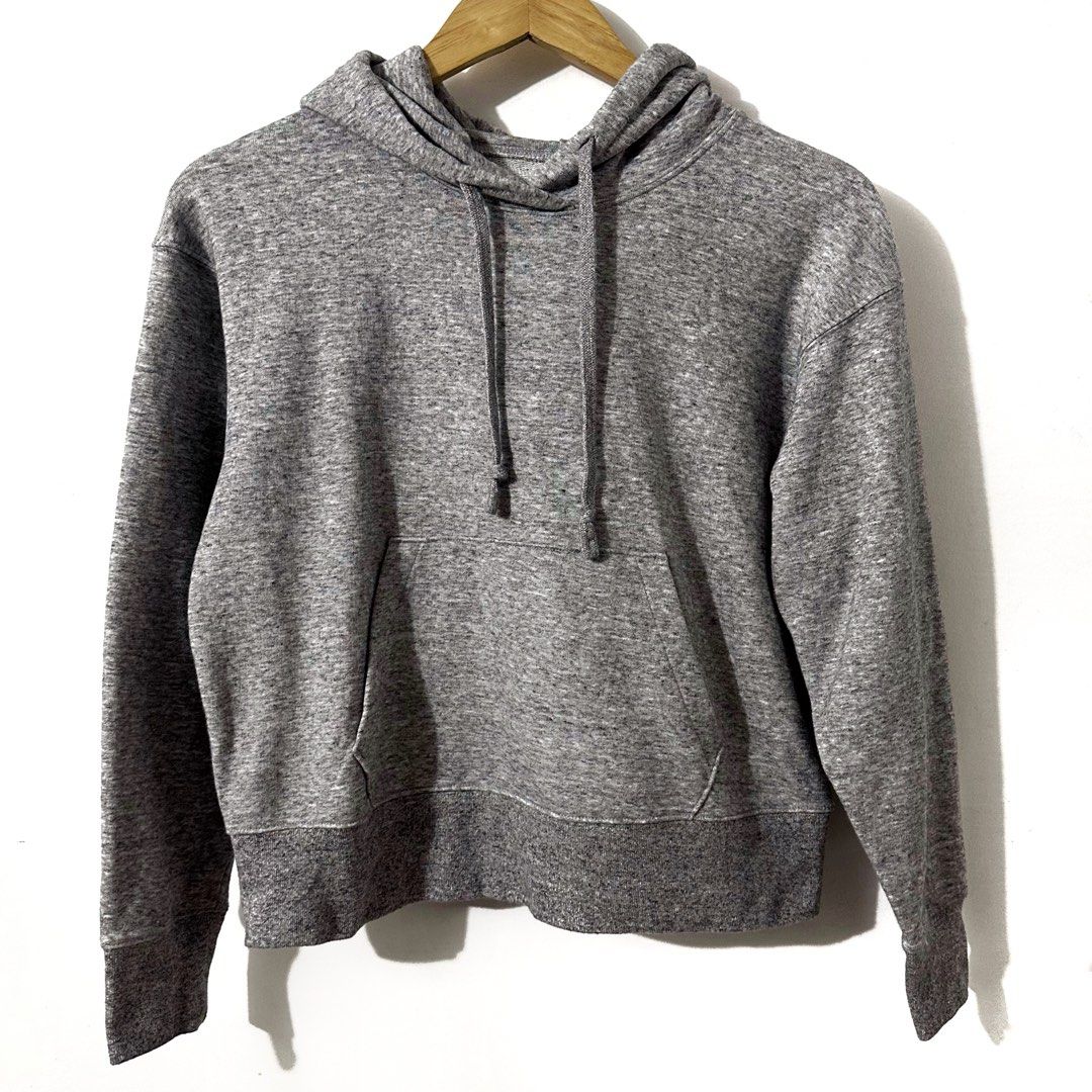 Uniqlo Hoodie Jacket (Category: Coats, Jackets and Outerwear) located in Taguig. Submitted by intransitforyou (Listing ID 1461287988, Image 1). Description: S-M.