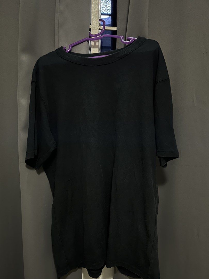 Uniqlo Oversized Shirt (Category: Tshirts & Polo Shirts ) located in Dagupan City. Submitted by shanya02 (Listing ID 1461270053, Image 1). Description: Width: 23 inch Length: 30 inch Sleeve length: 10 inch 350 + sf Location: Dagupan, Pangasinan.