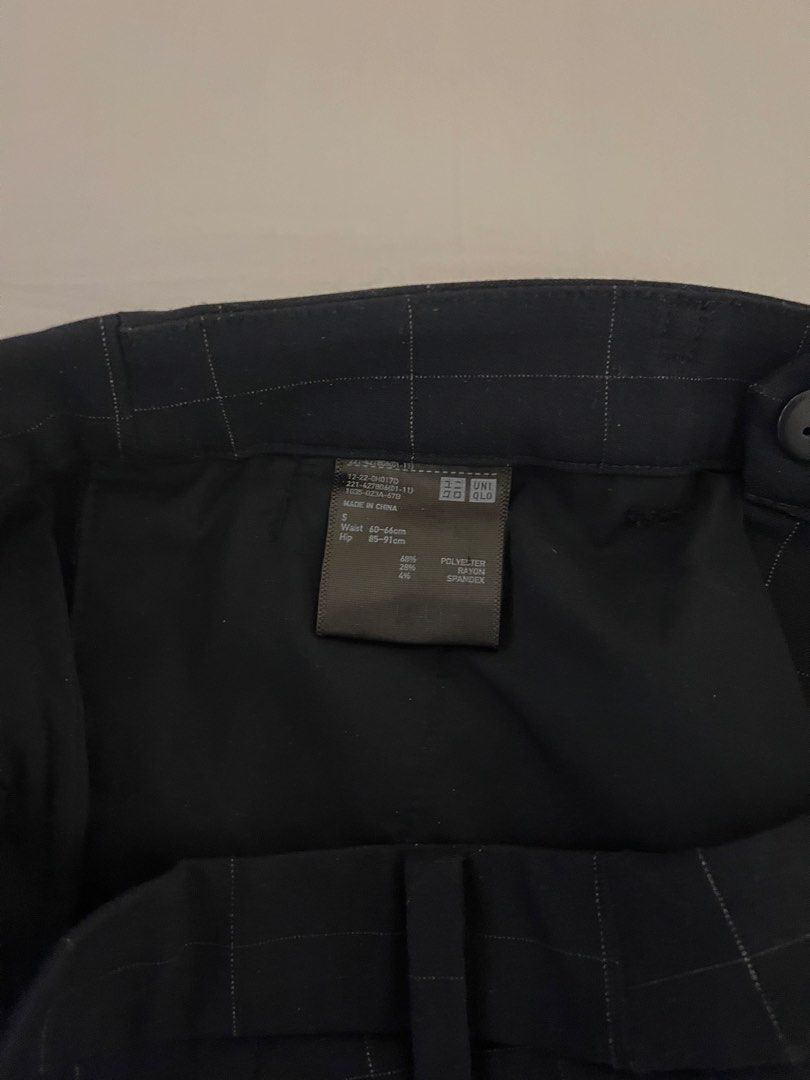 Uniqlo Pants (Category: Other Bottoms) located in Quezon City. Submitted by inthefrow (Listing ID 1461235133, Image 2). Description: - Preloved - Ultra comfortable with the elastic waist at the back - Slim fit - Versatile - Fits a 60-66cm waist; 85-91cm hip • Best price already .