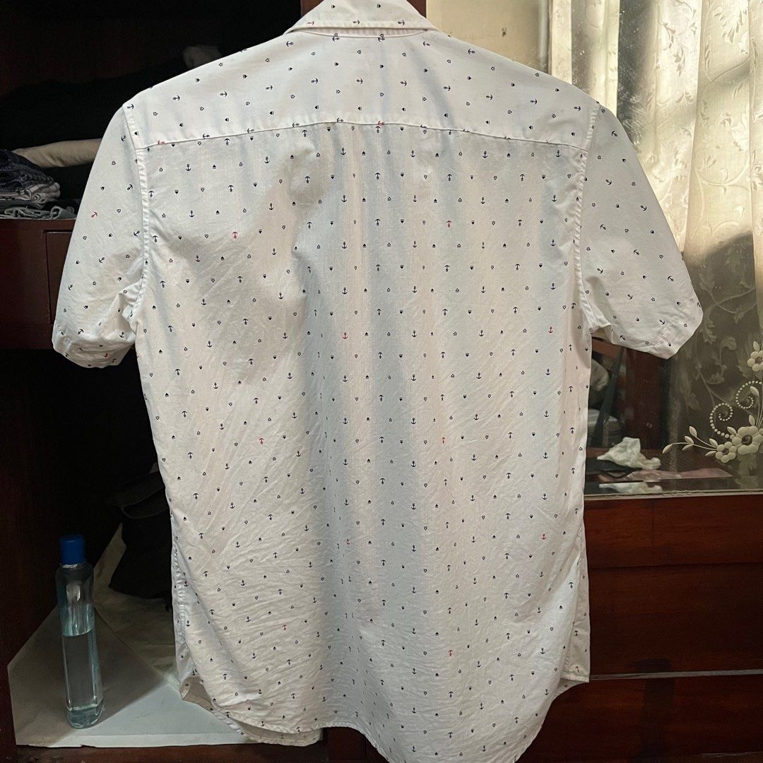Uniqlo polo (Category: Formal Shirts) located in Quezon City. Submitted by changamie (Listing ID 1461134473, Image 3). Description: .