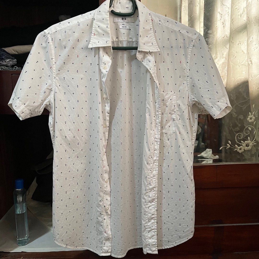Uniqlo polo (Category: Formal Shirts) located in Quezon City. Submitted by changamie (Listing ID 1461134473, Image 1). Description: .