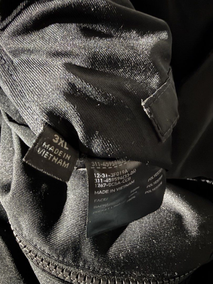 Uniqlo Reversible Parka Jacket (Category: Coats, Jackets and Outerwear) located in Quezon City. Submitted by keithleenn (Listing ID 1461307948, Image 3). Description: -Payment First Policy (gcash) -3XL (mens size) -see measurements in pictures -no flaws -no ww -NO COD .