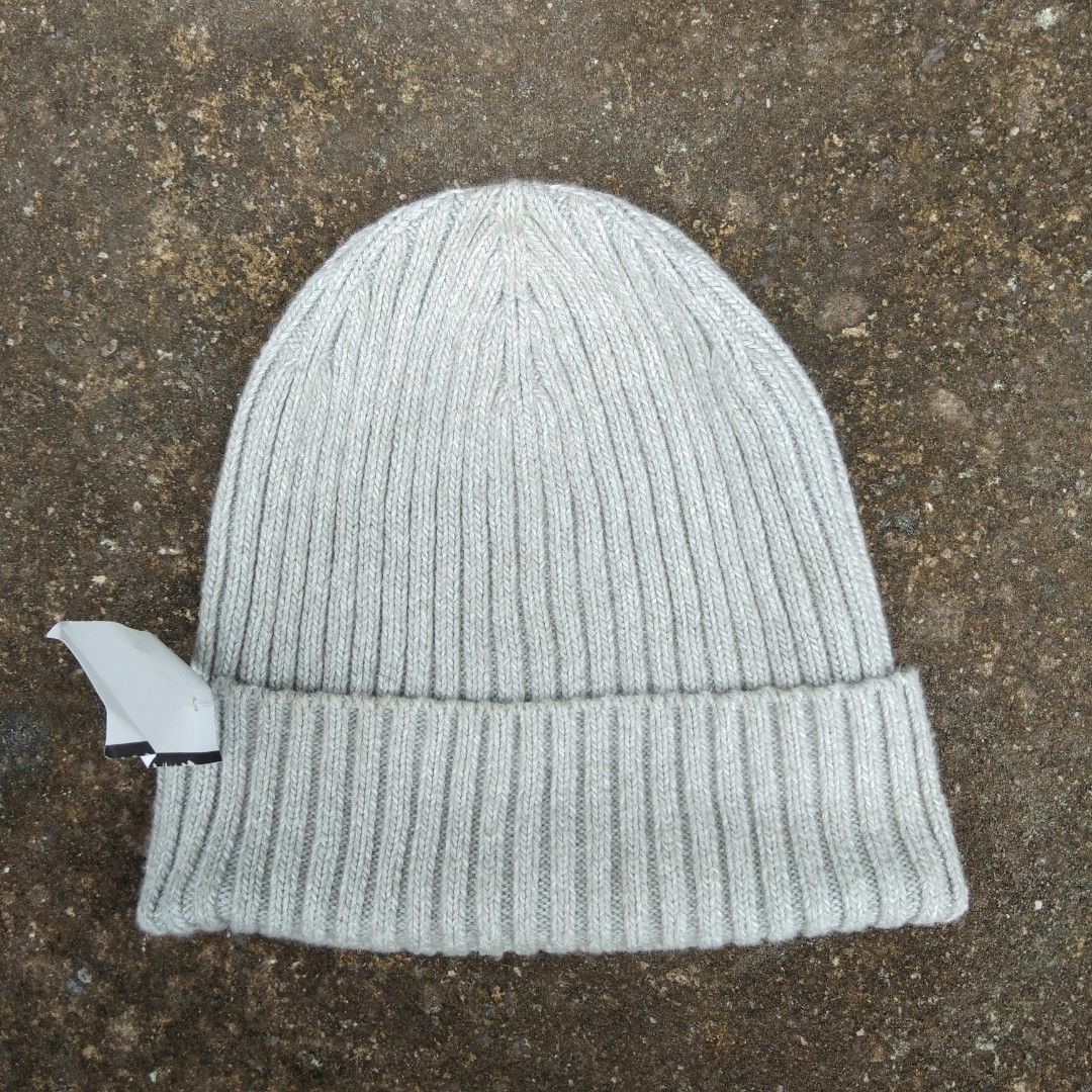 Uniqlo Ribbed Knit Beanie Hat (Category: Hats & Beanies) located in Tanza. Submitted by ThriftPieces (Listing ID 1461223761, Image 1). Description: - Brand: Uniqlo - Color: Light Grey - Material: Ribbed Knit (Cotton, Nylon, Spandex) - Size: One Size Fits Most - Features: Comfortable, simple design, great for everyday wear and keeping warm..