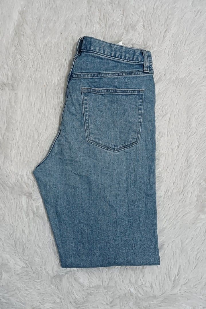 Uniqlo tattered (Category: Jeans) located in Ozamiz City. Submitted by lovethriftshop18 (Listing ID 1461253738, Image 1). Description: highwaist size 32-33 length 40 stretchable.