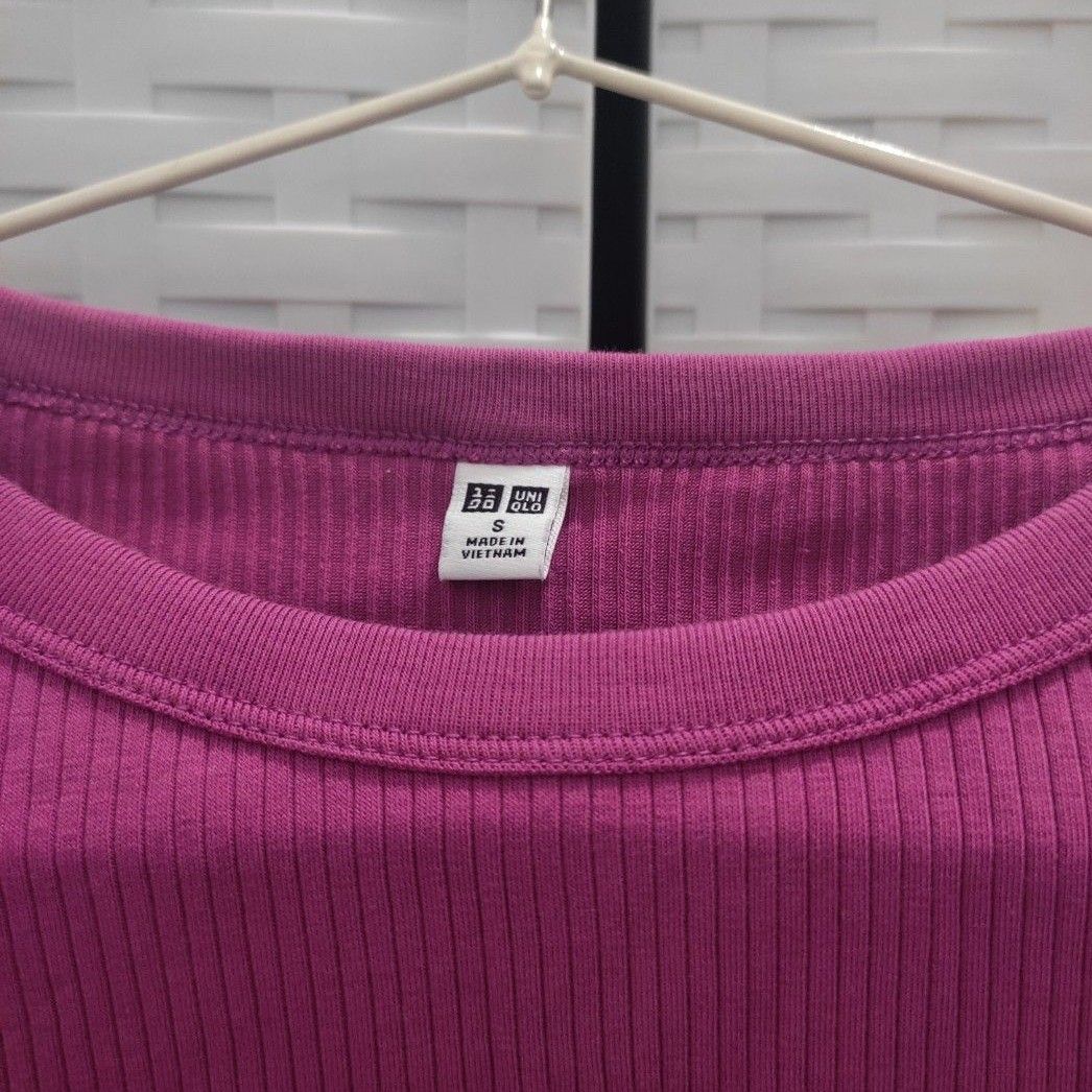 Uniqlo tops bundle (Category: Blouses) located in Quezon City. Submitted by wornthisway_ (Listing ID 1461263911, Image 2). Description: 2pcs Uniqlo tops, barely used rfs decluttering ‼️GU gray blouse - sold‼️.
