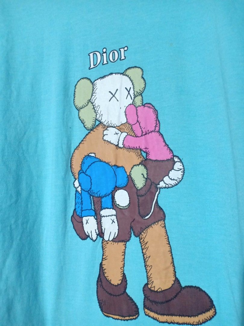 Uniqlo x Kaws (Category: Tshirts & Polo Shirts ) located in Pasig City. Submitted by thrifttofit (Listing ID 1461151242, Image 3). Description: Uniqlo x Kaws Size Xxl fit to large Color rate 9/10 Condition 10/10 L-27 W-24 Issue need wash only Pasig city.