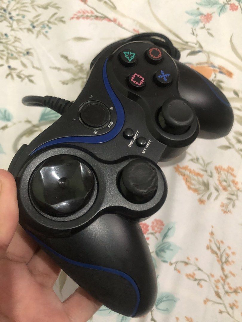 USB pc gaming controller (Category: Controllers) located in Quezon City. Submitted by markgolveo (Listing ID 1461162938, Image 3). Description: USB pc gaming controller Tested working properly via steam pc.