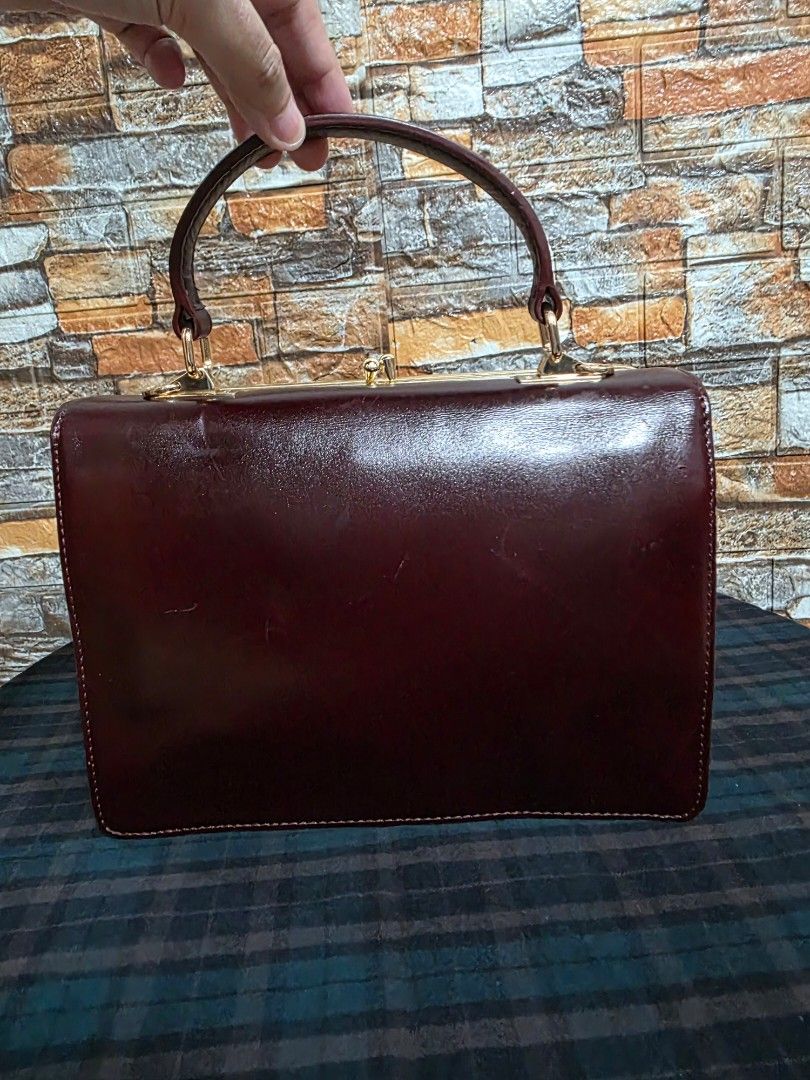 Velysome seoul sling bag (Category: Shoulder Bags) located in Binan City. Submitted by elli.etcetera (Listing ID 1461168033, Image 3). Description: MOP: Gcash, Maya or Bank transfer Courier: Flash, J&T or Lalamove.
