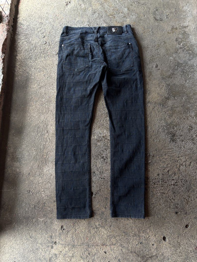 Versace Monogram Jeans (Category: Luxury Apparel) located in Bacolod City. Submitted by money_maker06 (Listing ID 1461201833, Image 2). Description: Versace Monogram Jeans •Authentic/Legit •Size: 30 •Length: 37.5 •Condition: Used •Issue: Just a normal sign of used •Price: 1999 •Dm me if you’re interested. i can give you more detailed pictures.