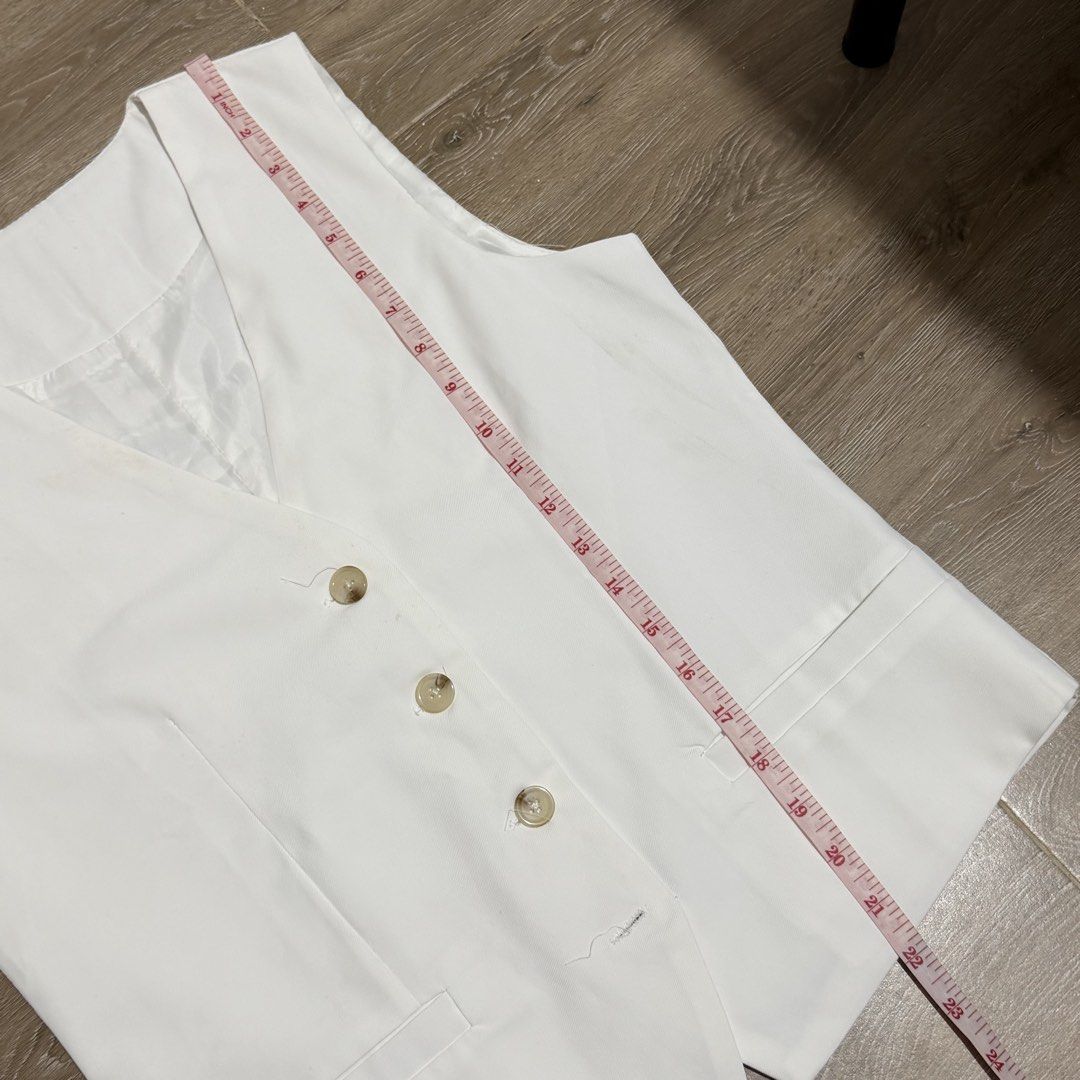 Vest Top (Category: Sleeveless) located in Mandaluyong City. Submitted by pl.closet (Listing ID 1461164975, Image 3). Description: Vest top Needs wash only (stucked in storage) Medium fit - refer to measurements .