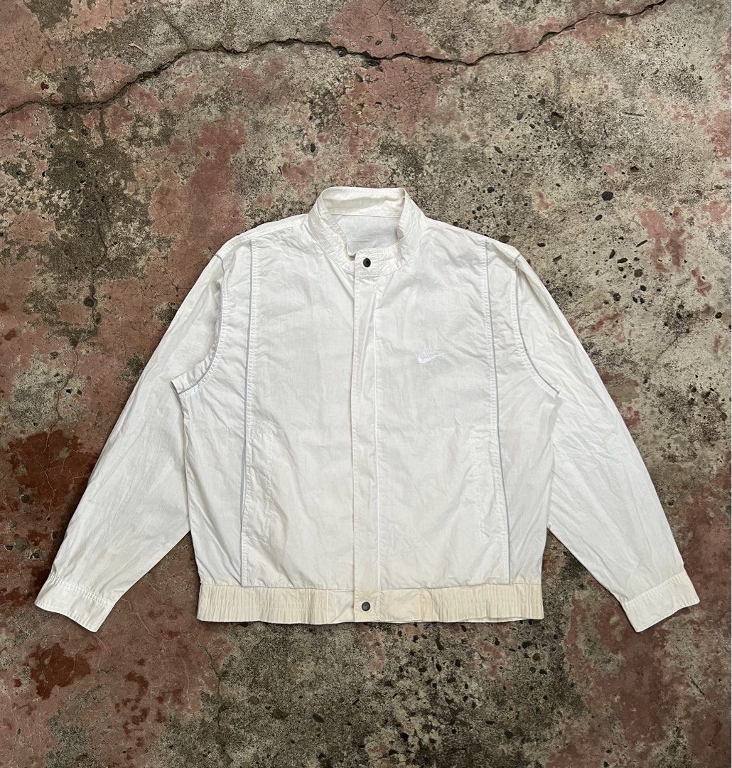 VINTAGE 90s NIKE WOVEN TRACK JACKET (Category: Coats, Jackets and Outerwear) located in Dapitan. Submitted by gelbread (Listing ID 1461268939, Image 1). Description: .
