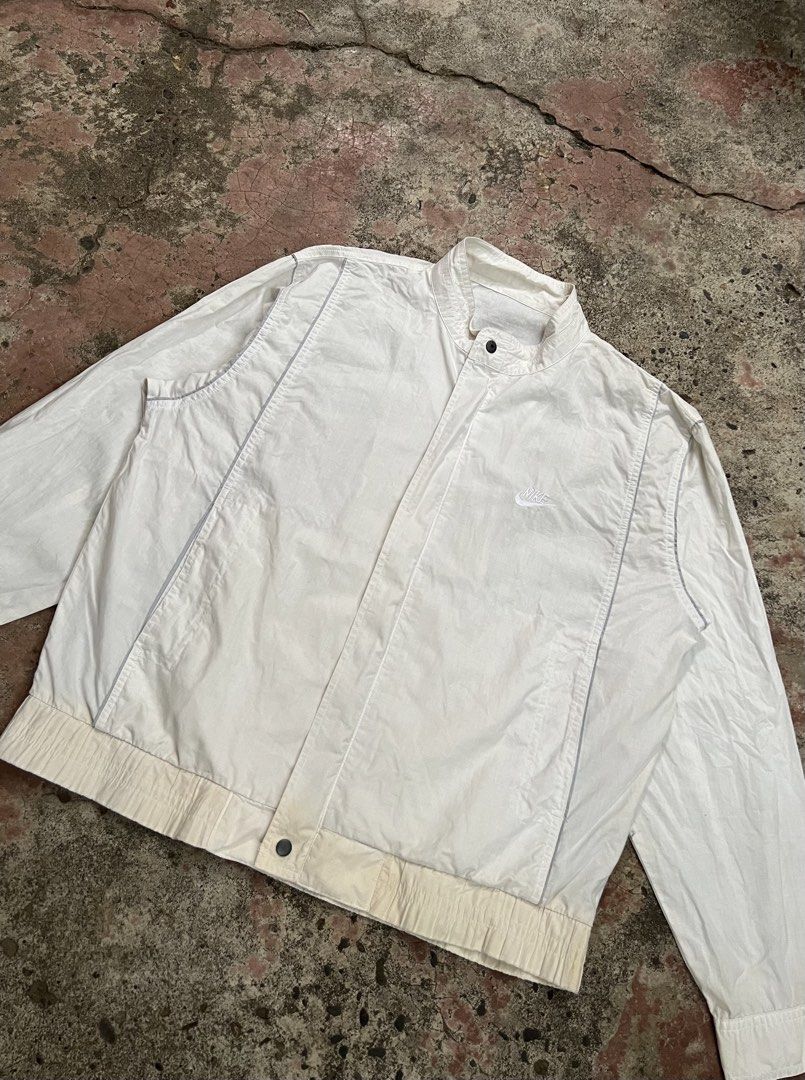 VINTAGE 90s NIKE WOVEN TRACK JACKET (Category: Coats, Jackets and Outerwear) located in Dapitan. Submitted by gelbread (Listing ID 1461268939, Image 2). Description: .