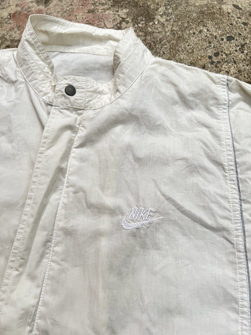 VINTAGE 90s NIKE WOVEN TRACK JACKET (Category: Coats, Jackets and Outerwear) located in Dapitan. Submitted by gelbread (Listing ID 1461268939, Image 3). Description: .