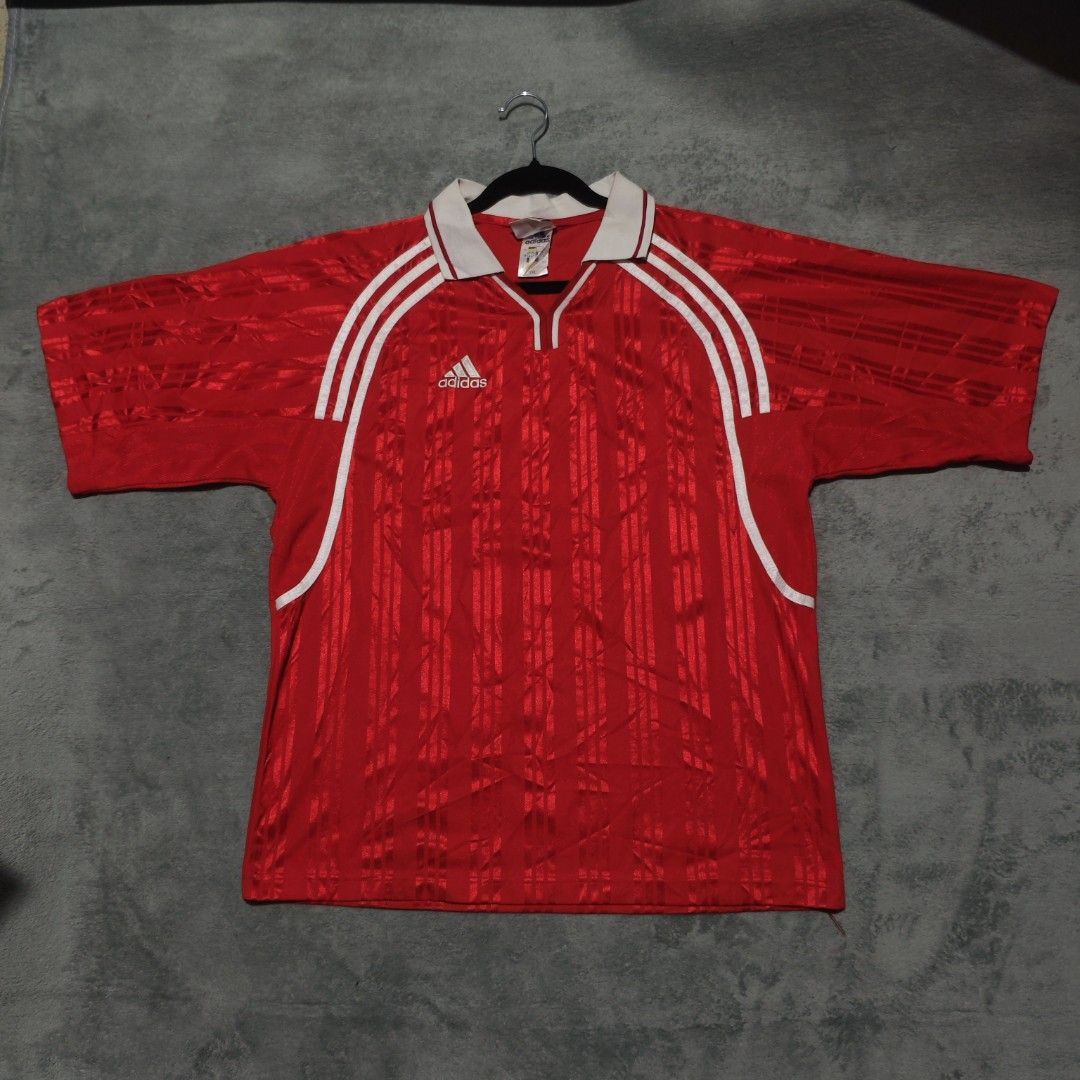 Vintage Adidas Jersey Polo (Category: Tshirts & Polo Shirts ) located in Dagupan City. Submitted by johnny.flips (Listing ID 1461242388, Image 1). Description: 22W 27.5L excellent condition need wash dirt stain on collar.