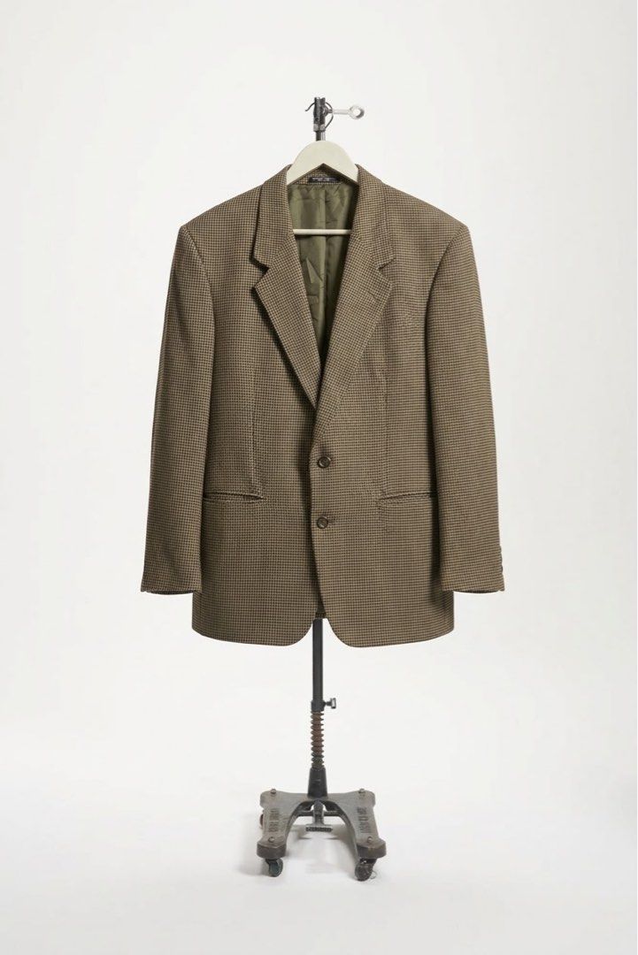 Vintage Alfani Micro Houndstooth Blazer Coat (Category: Coats, Jackets and Outerwear) located in Makati City. Submitted by hdn.rck (Listing ID 1461245190, Image 1). Description: Length - 30 Inches Width - 23 Inches Shoulder Width - 21 Inches Sleeve length- 24.5 Inches.