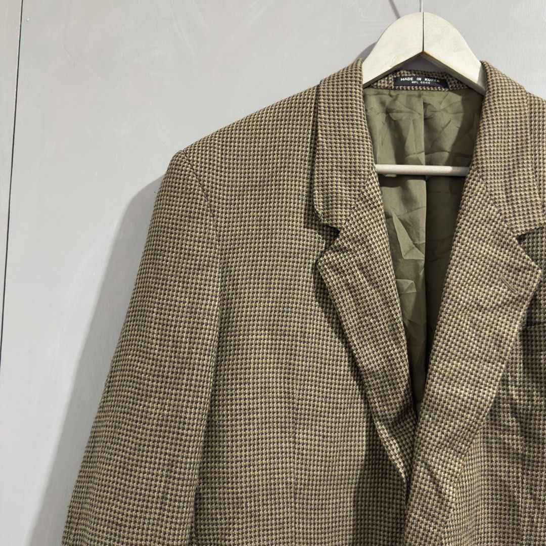 Vintage Alfani Micro Houndstooth Blazer Coat (Category: Coats, Jackets and Outerwear) located in Makati City. Submitted by hdn.rck (Listing ID 1461245190, Image 3). Description: Length - 30 Inches Width - 23 Inches Shoulder Width - 21 Inches Sleeve length- 24.5 Inches.