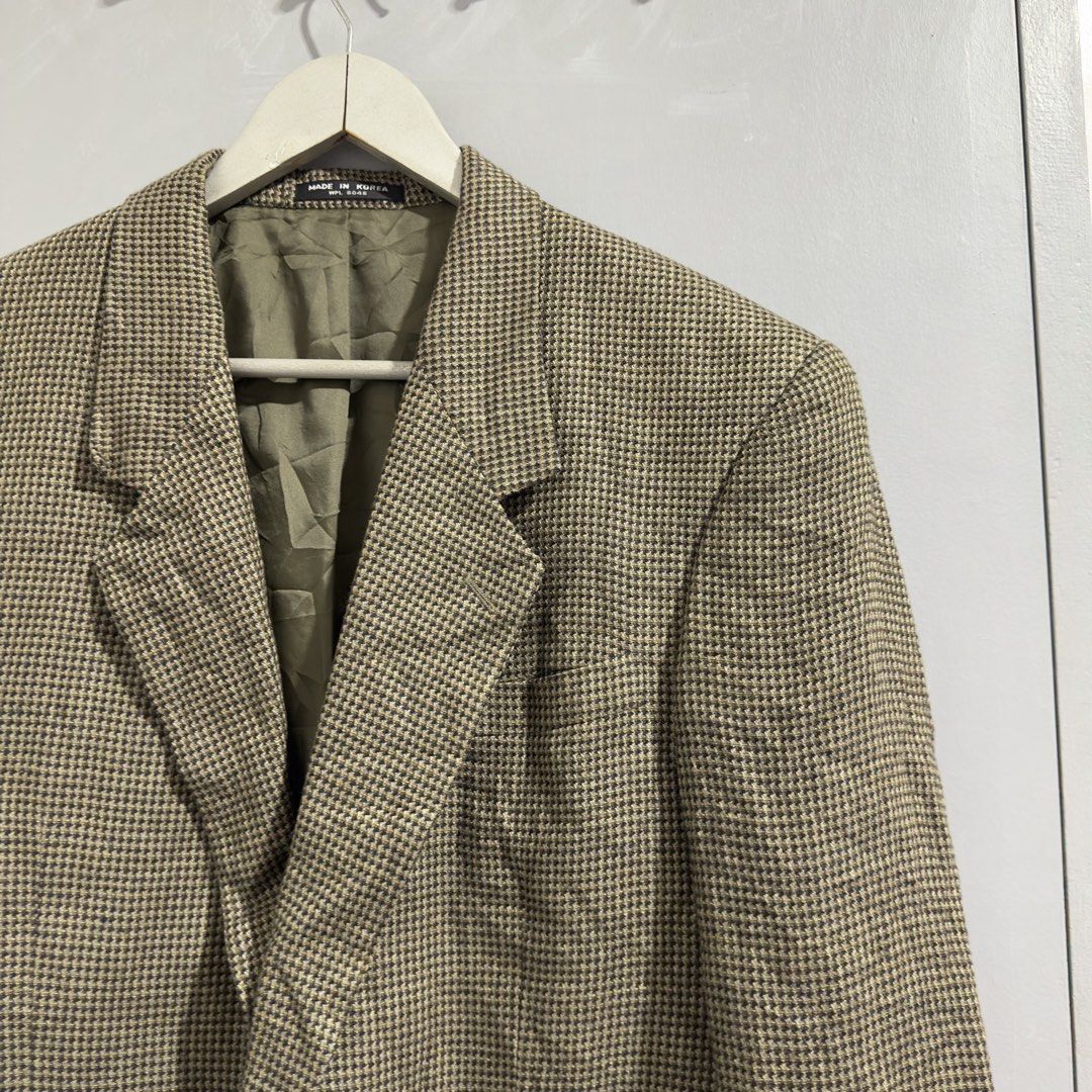 Vintage Alfani Micro Houndstooth Blazer Coat (Category: Coats, Jackets and Outerwear) located in Makati City. Submitted by hdn.rck (Listing ID 1461245190, Image 2). Description: Length - 30 Inches Width - 23 Inches Shoulder Width - 21 Inches Sleeve length- 24.5 Inches.