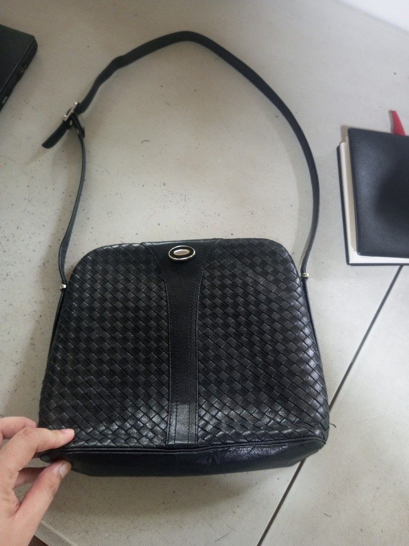 Vintage Bag banig (Category: Sling Bags) located in Infanta. Submitted by joeruarigato (Listing ID 1461138338, Image 1). Description: .