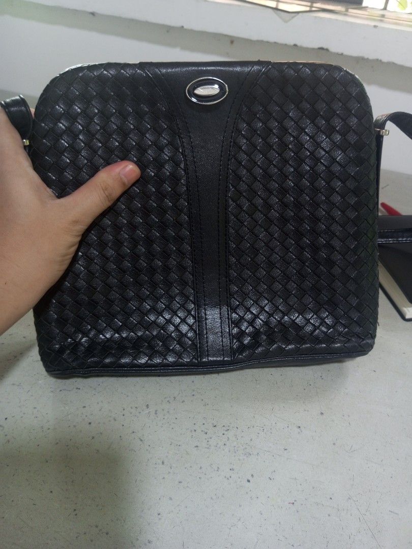 Vintage Bag banig (Category: Sling Bags) located in Infanta. Submitted by joeruarigato (Listing ID 1461138338, Image 2). Description: .