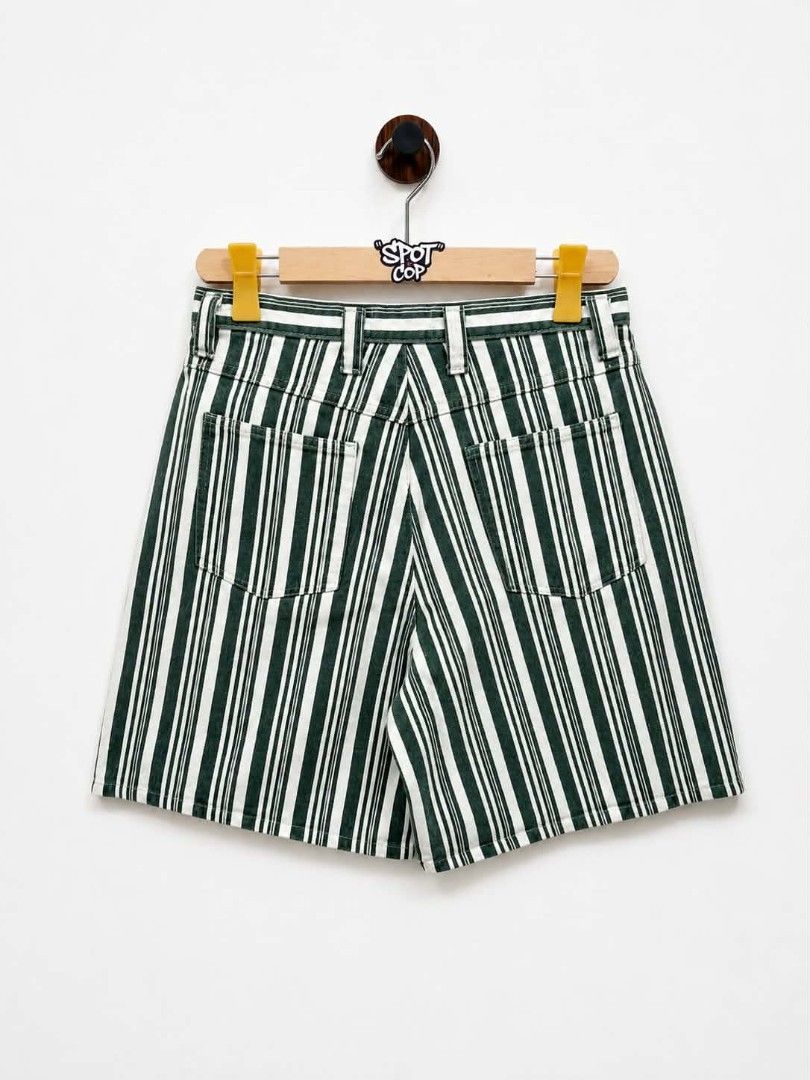 VINTAGE CENZA VERTICAL-STRIPED SHORTS (Category: Shorts) located in Taguig. Submitted by zieyaaa.o1 (Listing ID 1461122122, Image 2). Description: VINTAGE CENZA VERTICAL STRIPED SHORT 29 WAISTLINE 19 LENGTH 13 LEG OPENING EXCELLENT CONDITION TAGUIG LOCATION 599 PHP + SF *COLOR MAY VARY DUE TO LIGHTING.