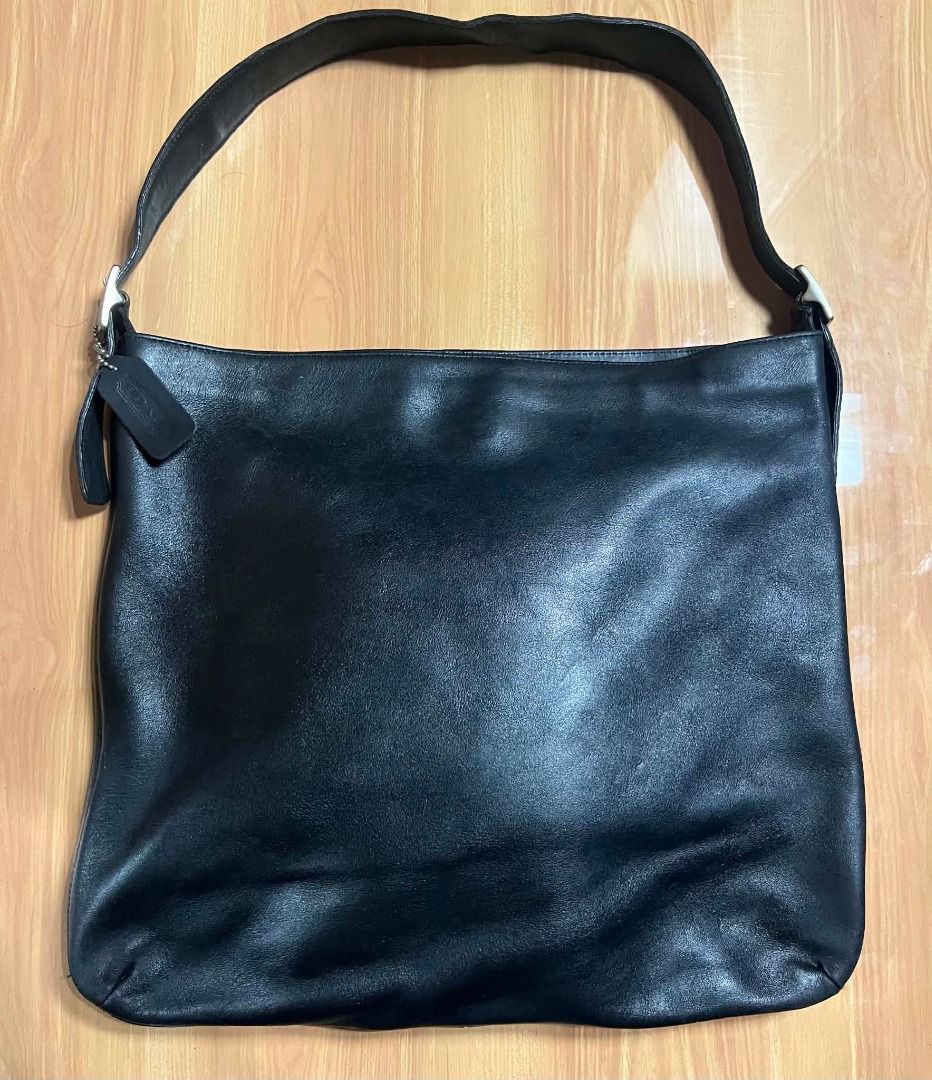 Vintage Coach Black Hobo Bag (Category: Shoulder Bags) located in Manila. Submitted by senggggg. (Listing ID 1461301947, Image 2). Description: good conditon working zip minimal sign of use check detail and size.