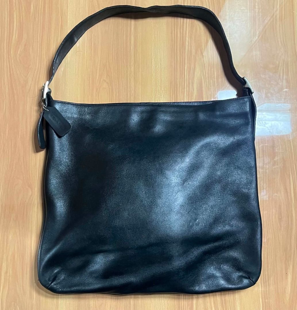 Vintage Coach Black Hobo Bag (Category: Shoulder Bags) located in Manila. Submitted by senggggg. (Listing ID 1461301947, Image 1). Description: good conditon working zip minimal sign of use check detail and size.