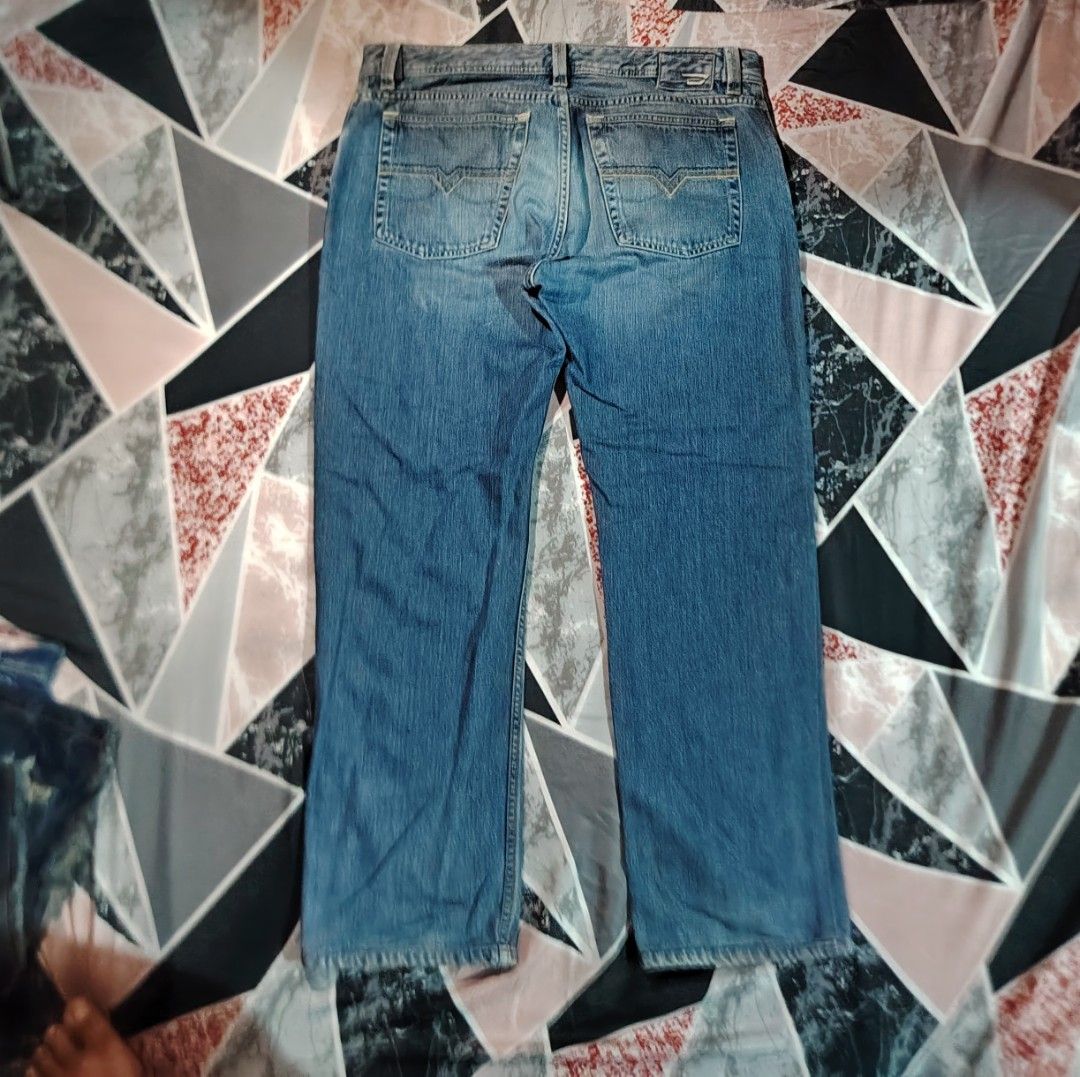 Vintage Diesel Pants Botton Fly (Category: Jeans) located in San Fernando. Submitted by vincentgomez (Listing ID 1461134320, Image 2). Description: Vintage Diesel Pants Botton Fly -Waistline 34 to 36 -Length 39 -Leg Opening 8 -Botton Fly -Good Condition -Authentic La Union 📍 DM FOR MORE INFO IF INTERESTED ‼️.