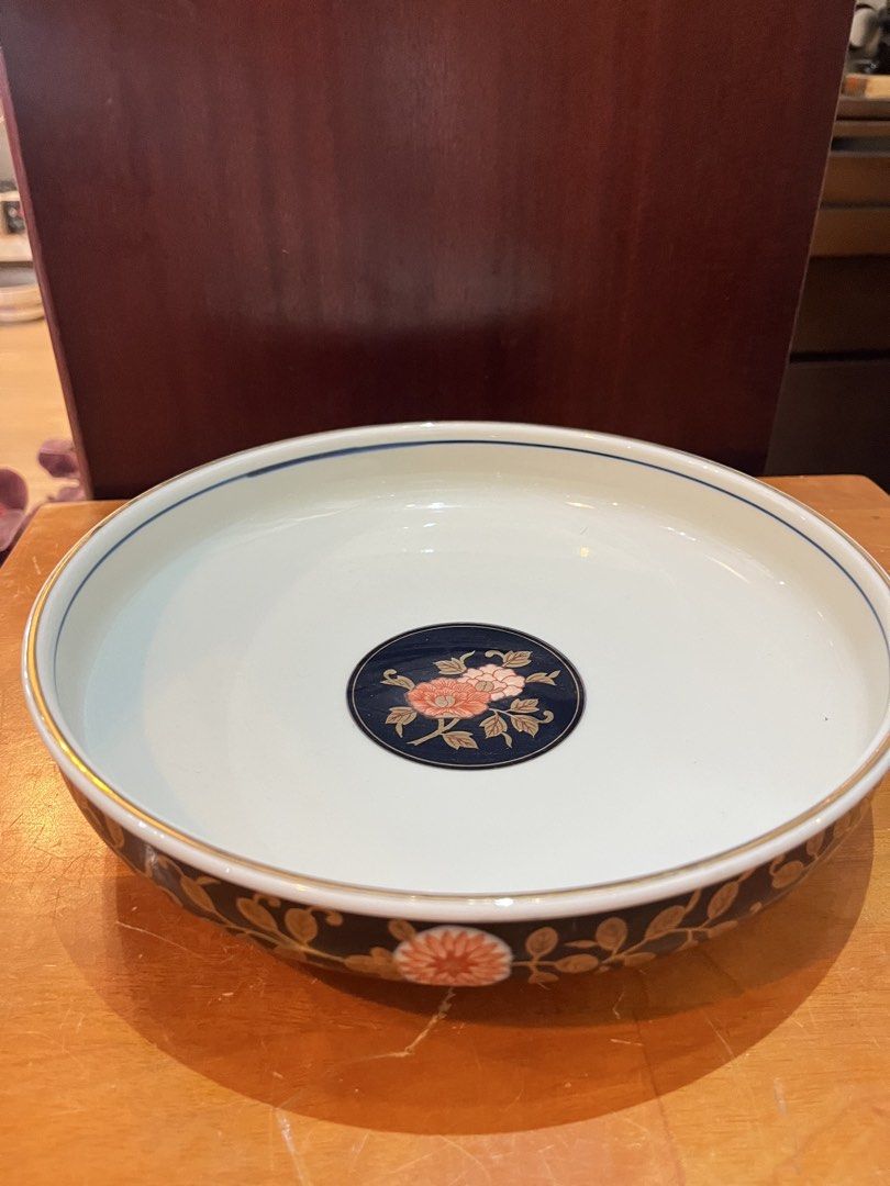Vintage Hand Painted Arita Serving Dish (Category: Dinnerware & Cutlery) located in Calamba. Submitted by chebvintagedepot (Listing ID 1461203470, Image 1). Description: [B07-01] This vintage Japanese serving dish has a traditional Arita/Imari-style design with hand-painted floral and gold accents. The polychrome design give it a classic Japanese look, suitable for serving, display, or adding to a collection. Dimensions: 10 inches diameter Note: 